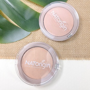 Une poudre, qui dépose un voile léger, avec de délicates nacres qui captent la lumière :
✨Notre Highlighter 

Enrichi à 100 % d’ingrédients d’origine naturelle, cette poudre illuminatrice a des pouvoirs apaisants et adoucissants, idéal pour les peaux sensibles et fragiles. 

#natorigin #highlighter #poudre #nacres #illuminatrices #peauxsensibles