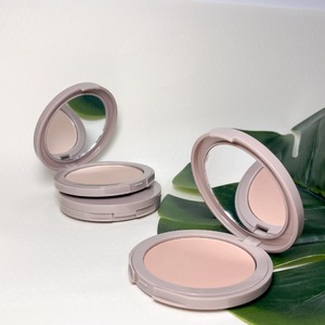 Pour le plus grand plaisir de vos peaux sensibles, apportez confort, douceur et protection à votre visage en appliquant notre poudre compacte sur le visage.

Elle fixe le maquillage, elle matifie le teint et grâce à ses actifs bio comme des extraits huileux de Tournesol et de pépins de Framboise, elle possède des propriétés nourrissantes et protectrices.

#natorigin #poudre #compacte #peauxsensibles #confort #douceur #matifie #actifs #bio