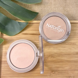 À la recherche d’un teint rayonnant pendant l’hiver ?

L’Highlighter de chez Natorigin dépose un voile léger et délicat de fines nacres qui captent la lumière et qui éclairent votre visage. 

Un résultat glowy tout en légèreté.

#natorigin #highlighter #teint #rayonnant #finesnacres #eclairent #visage #resultat #glowy