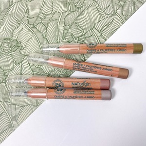 À la recherche d’un maquillage naturel ? Ou d’un maquillage sophistiqué ?

Nos ombres à paupières font les deux grâce à leur embout crayon 2 en 1.
Leurs textures sont douces et soyeuses, elles permettent une application facile. Mais également vous garantit une texture modulable !

#natorigin #ombresaapaupieres #jumbo #maquillagenaturel #maquillagesphistique #crayon #2en1