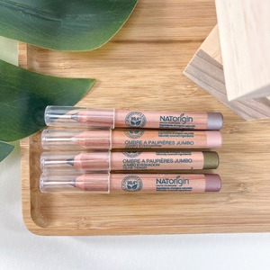 Naturalité ou efficacité n’est plus un choix à faire !

Nos ombres à paupières jumbo respectent nos engagements avec 99,4 % d'ingrédients d'origine naturelle et vous offrent un maquillage simple à appliquer et à estomper.