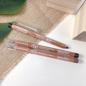 LA touche finale d’un joli maquillage des yeux :

Le Liner Sourcils
Très pigmenté et longue tenue, il comble les zones peu fournies et accentue le regard.

#natorigin #sourcilsliner #accentue #regard #comble #sourcils #peu #fournies