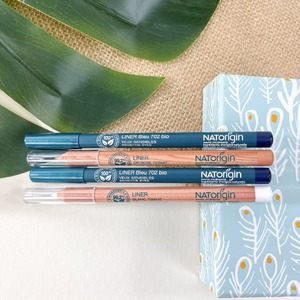 Nos liners yeux en 5 points 😉 : 

🍃Maquillage facile et précis
🍃Très pigmentés
🍃Soulignent et intensifient le regard
🍃Veillent au confort
🍃Respectent les yeux sensibles et fragiles

#natorigin #facile #precis #pigmentés #intensifie #regard #confort #yeuxsensibles