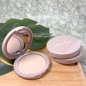 ✨Un confort exceptionnel, un toucher cashmere…

Tous ces pouvoirs sont offerts par notre poudre compacte grâce à sa composition :

🌱Tapioca Bio 
🌱Extraits huileux de Tournesol Bio 

Elle est idéale pour matifier le teint, fixer le maquillage et rendre l’éclat à votre peau ! 

#natorigin #poudrecompacte #toucher #cashmere #confort #exceptionnel #matifier #teint #fixer #maquillage