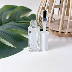 Comment optimiser la tenue de notre vernis ? 

L’application du top coat est la solution la plus efficace ! 
Une manucure nette et une couleur plus brillante, ce sont les pouvoirs de notre top coat. 

Conseil d’application : 
À appliquer du bord de la cuticule vers l’extrémité, après votre vernis.

#natorigin #topcoat #améliorer #tenueduvernis #manucurenet #couleurplusbrillante