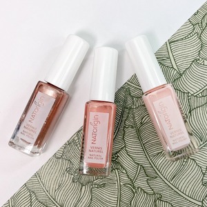 Des couleurs intenses et un fini brillant.

Vous les connaissez, nos vernis à ongles ont une tenue parfaite et sont disponibles en 12 teintes ! 

Ils ont également une formulation écologique avec 94% d’ingrédients origine naturelle.

#natorigin #vernisaongles #coleursintenses #tenueparfaite