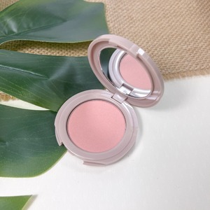 Avec l’arrivé de l’été, offrez à votre teint une touche de frais et une impression de bonne mine.

Grâce à leur formule ultra-micronisée à base de tapioca bio et d’extrait huileux de pépins de framboises bio, les fards à joues vous promettent une texture douce, qui fond parfaitement sur la peau.

#natorigin #fardajoues #touchedefrais #bonnemine